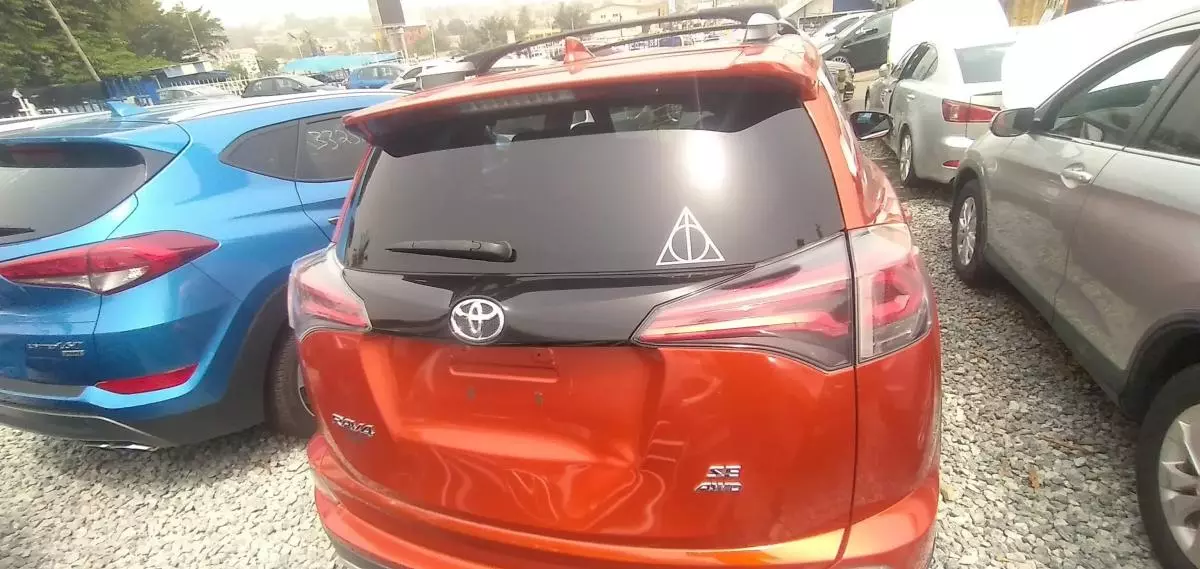 Toyota RAV 4 - 2016