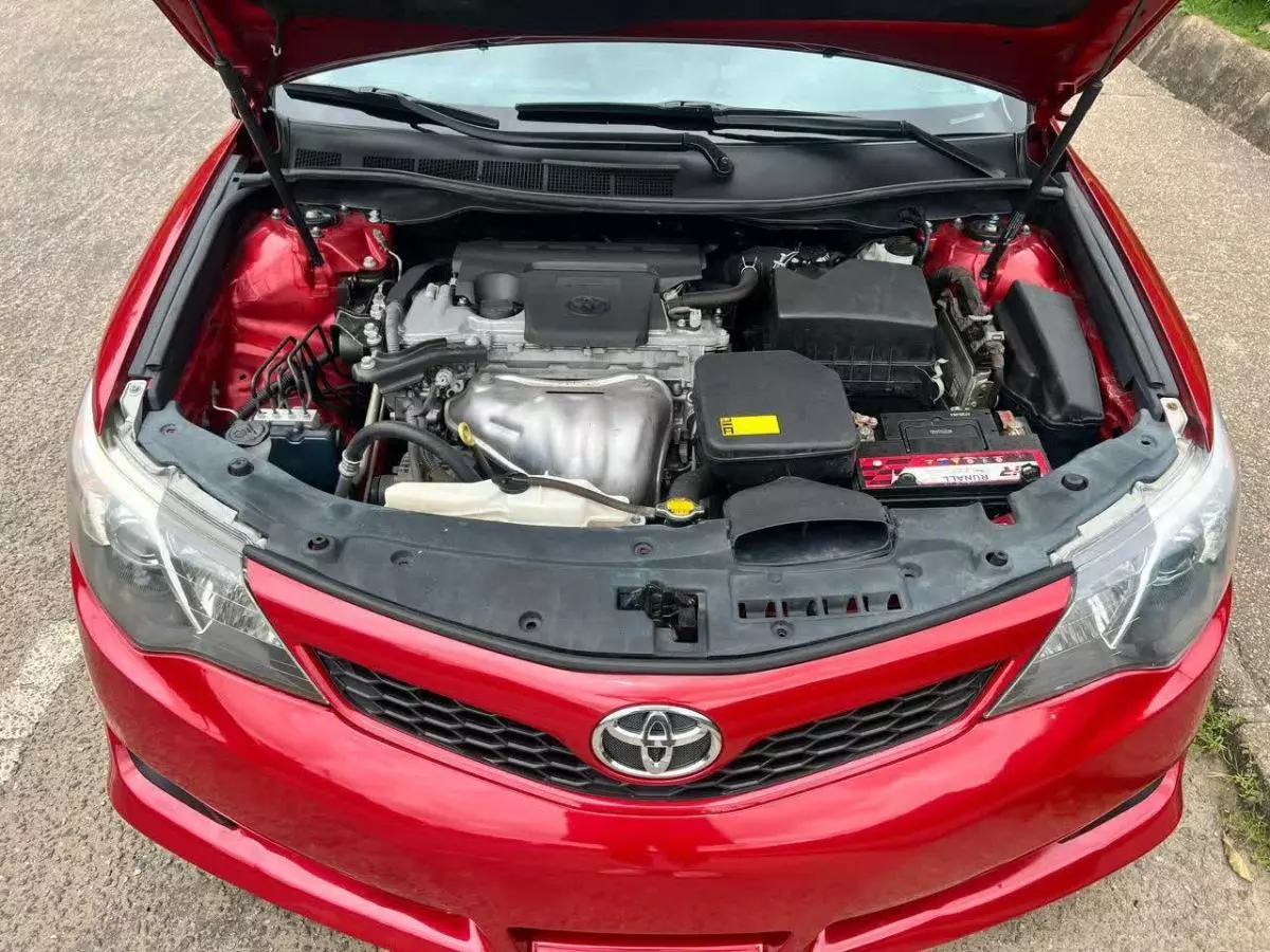 Toyota Camry   - 2013