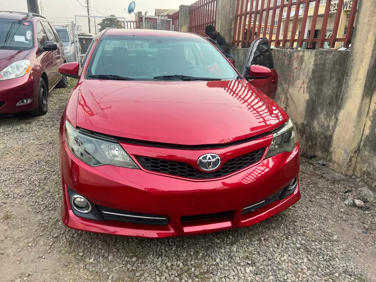 Toyota Camry   - 2012