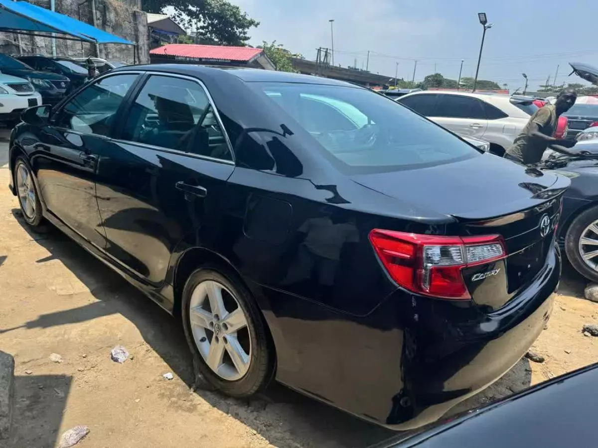 Toyota Camry   - 2014