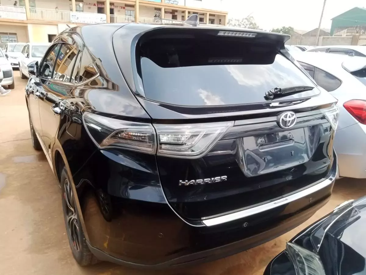 Toyota Harrier   - 2015