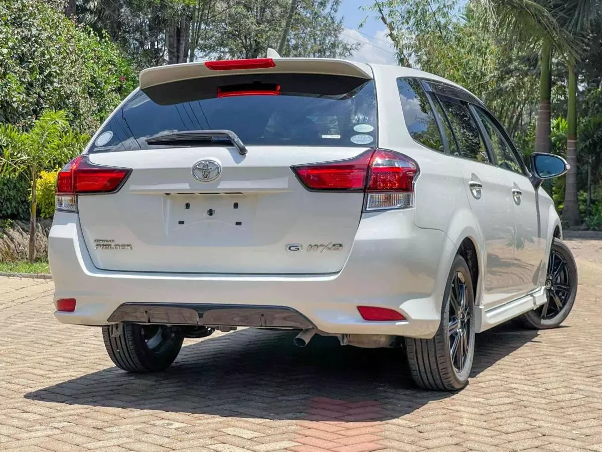 Toyota Fielder    - 2016