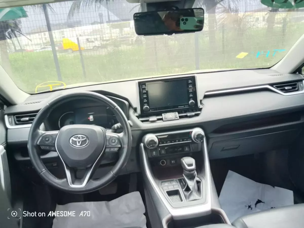 Toyota RAV4   - 2019