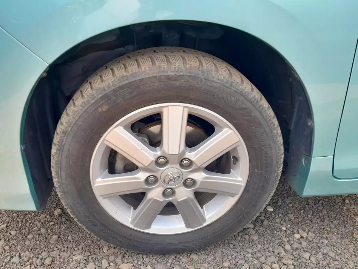 Toyota Noah - 2016
