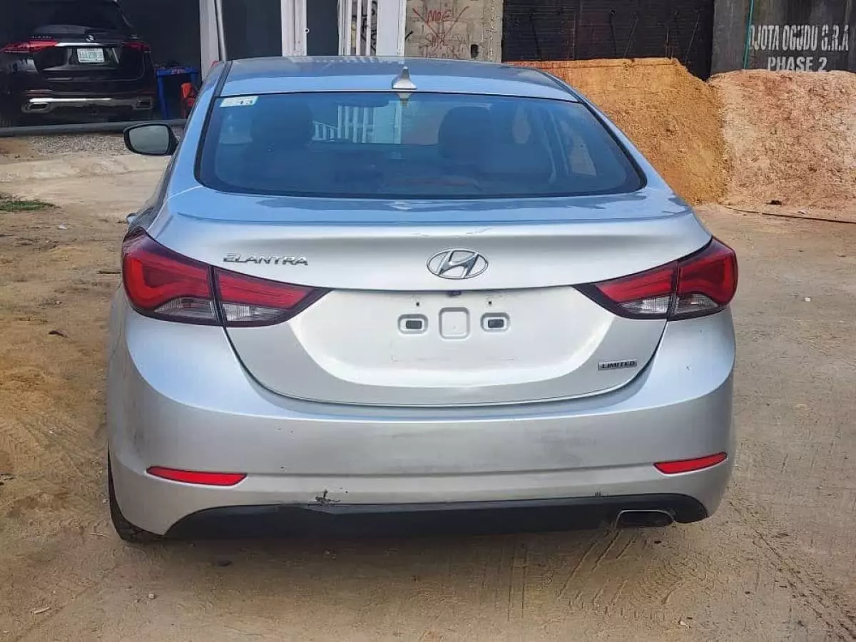 Hyundai Elantra   - 2014