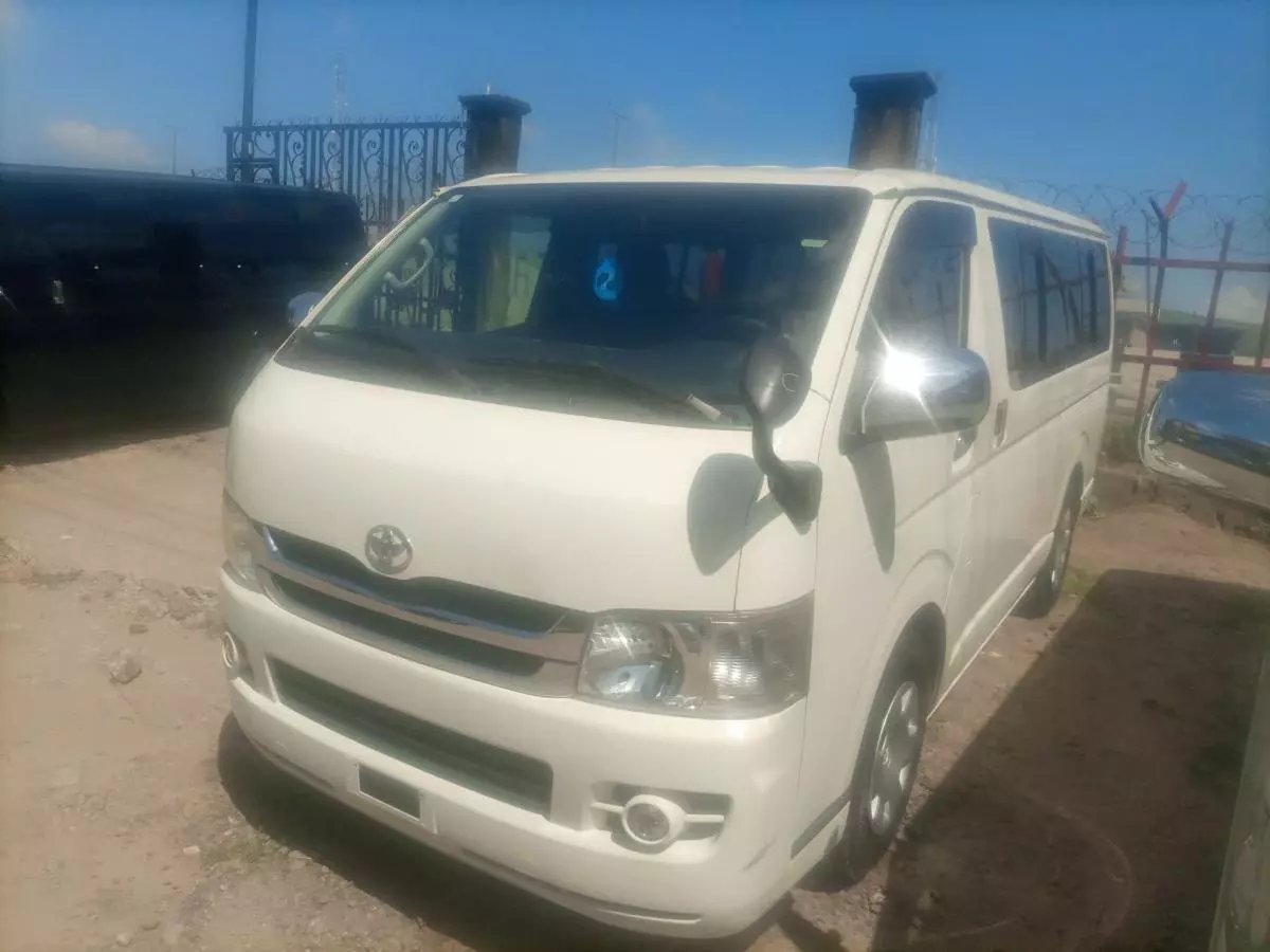 Toyota Hiace   - 2010