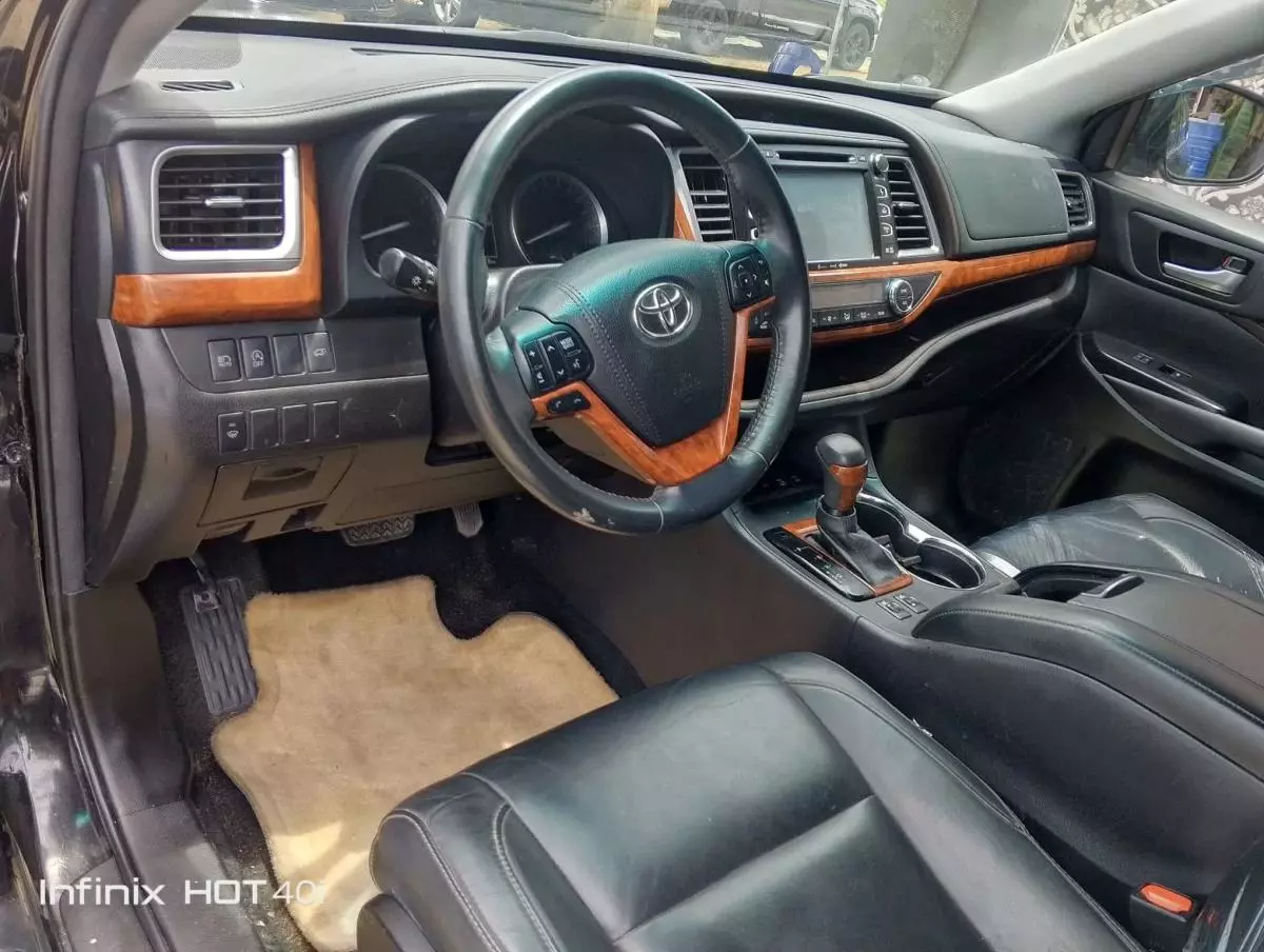 Toyota Highlander   - 2017