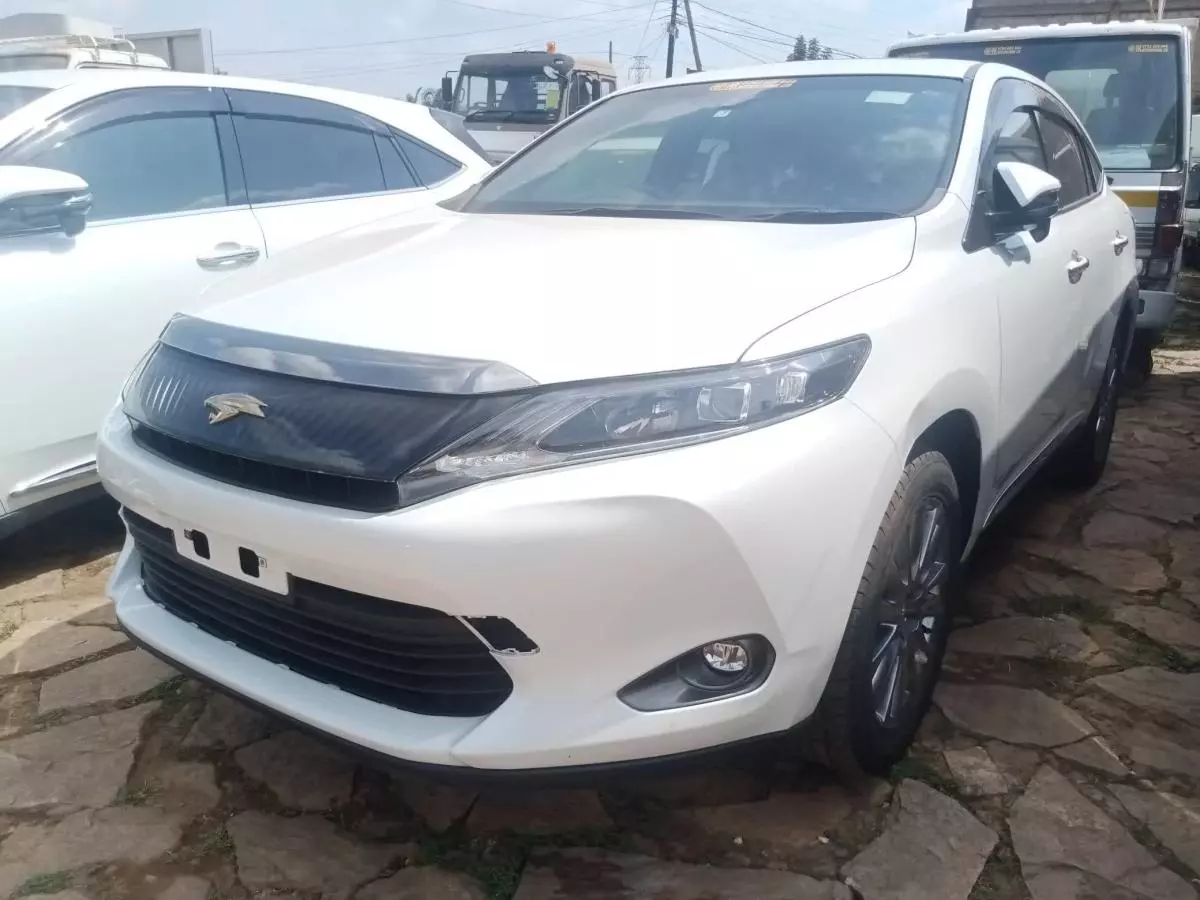 Toyota Harrier   - 2016