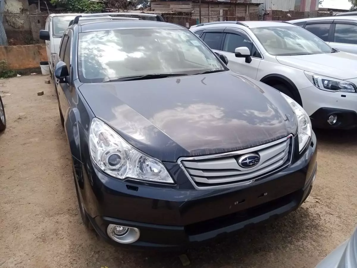 Subaru Outback   - 2011