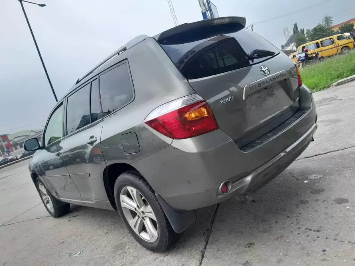 Toyota Highlander   - 2009