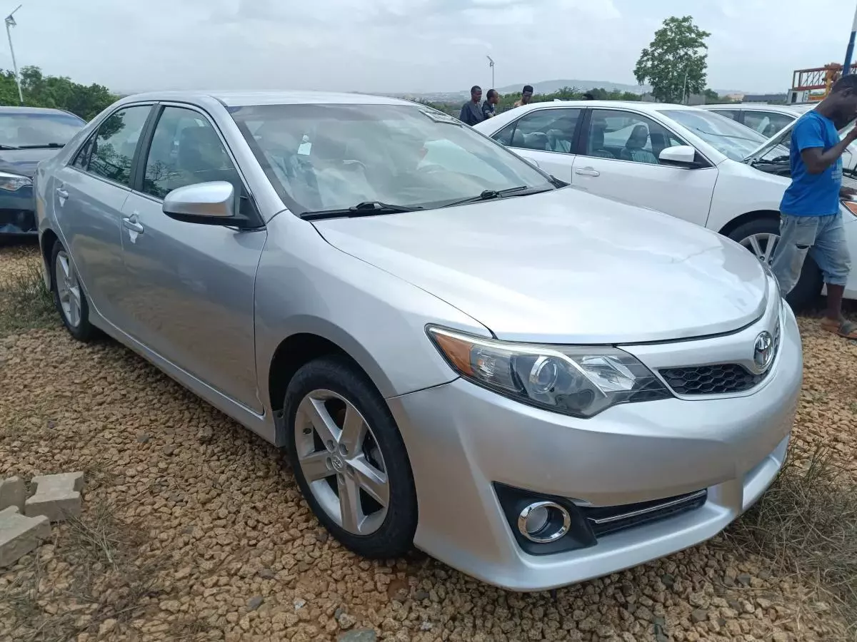 Toyota Camry   - 2012