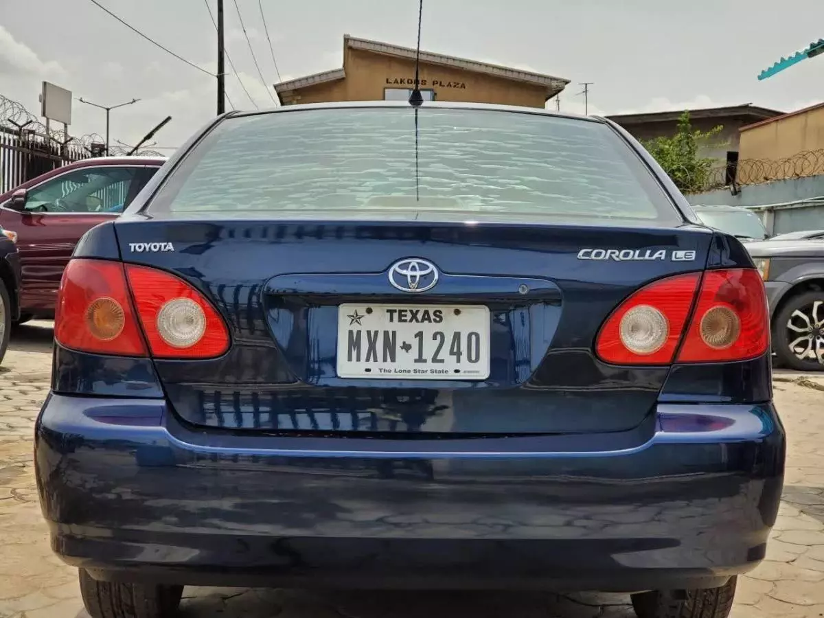 Toyota Corolla   - 2004