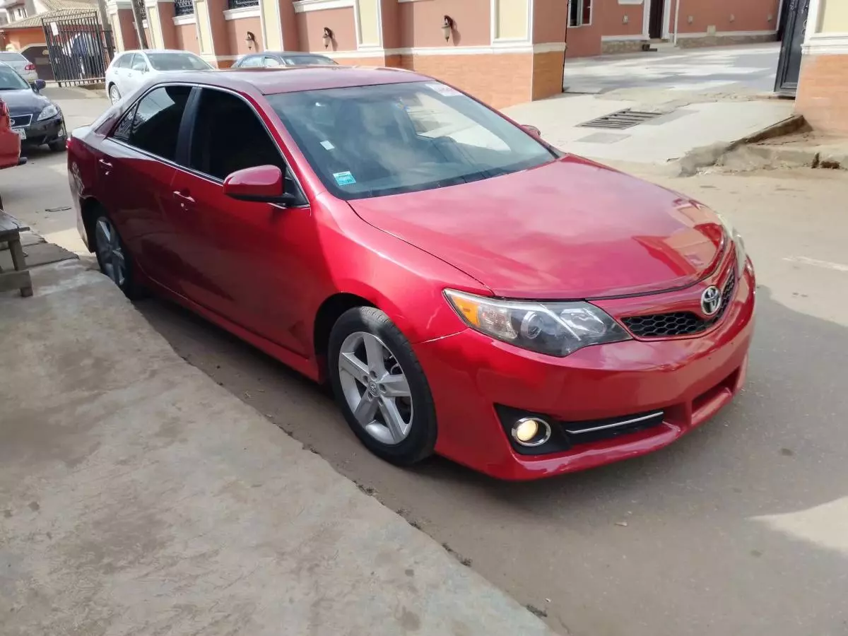 Toyota Camry   - 2014