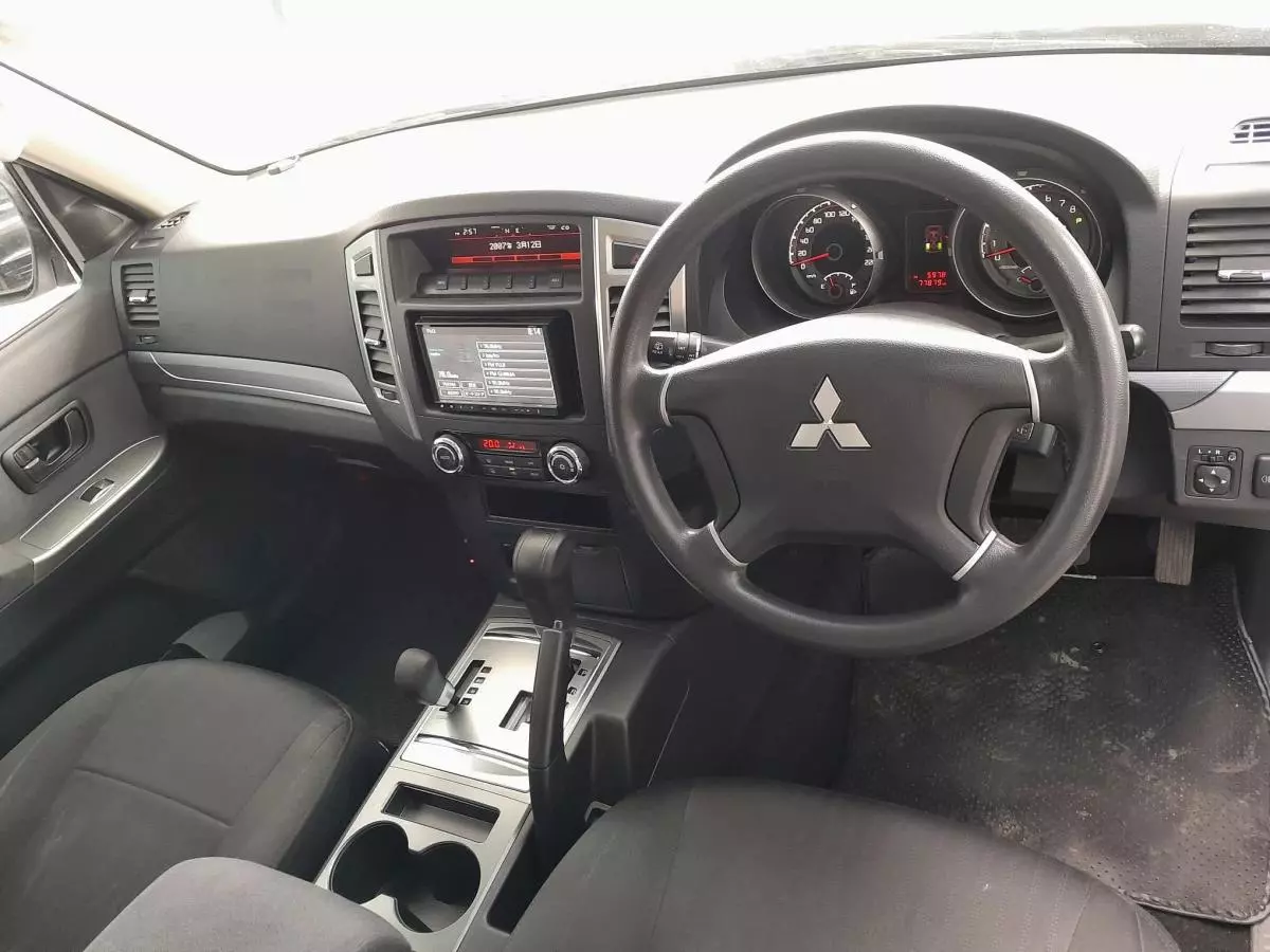 Mitsubishi Pajero - 2015