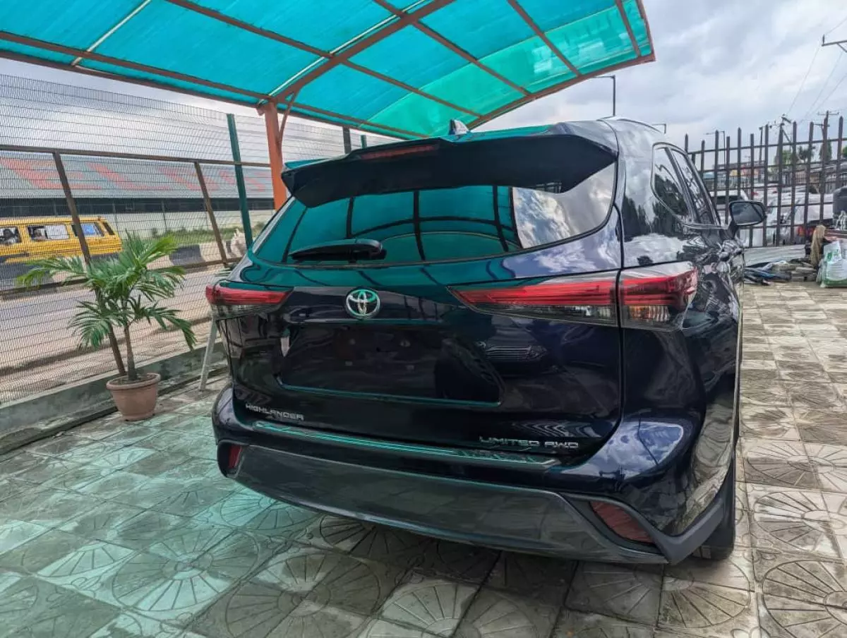 Toyota Highlander   - 2020