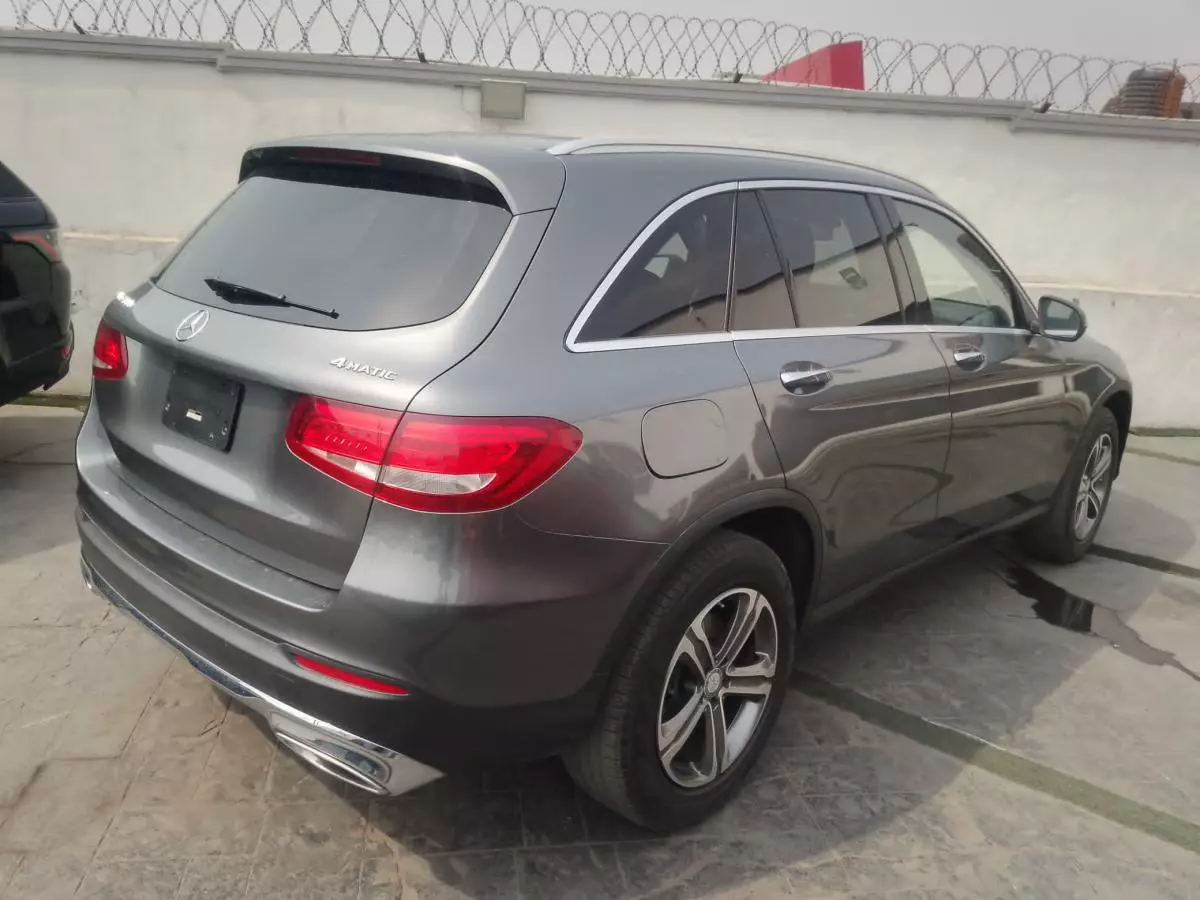 Mercedes-Benz GLC 300   - 2016