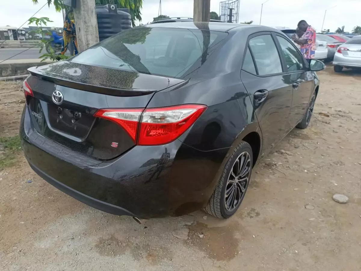 Toyota Corolla   - 2015