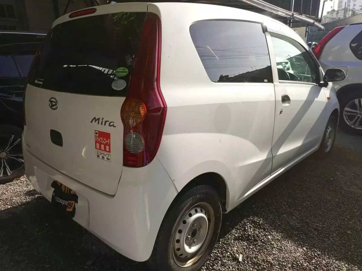 Daihatsu Mira  - 2015