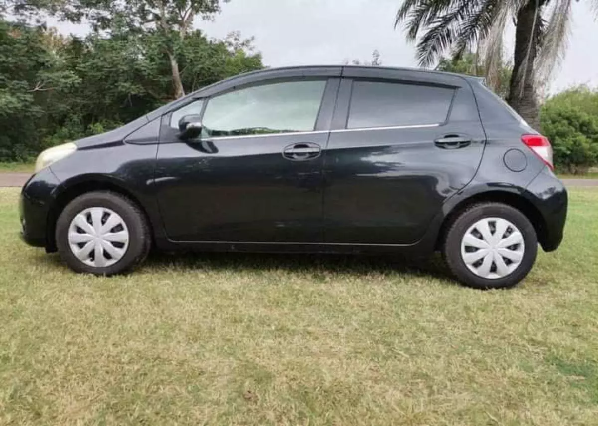 Toyota Vitz   - 2012