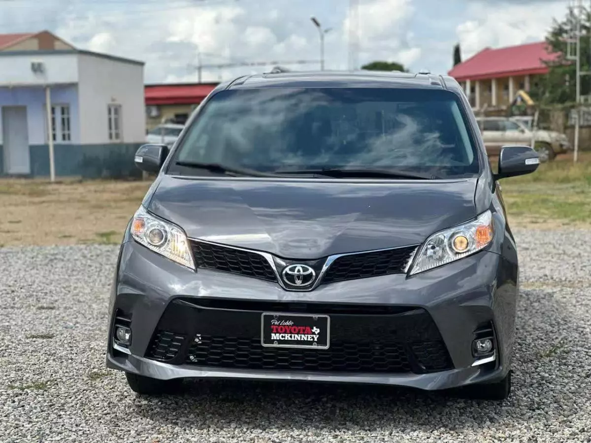 Toyota Sienna   - 2016