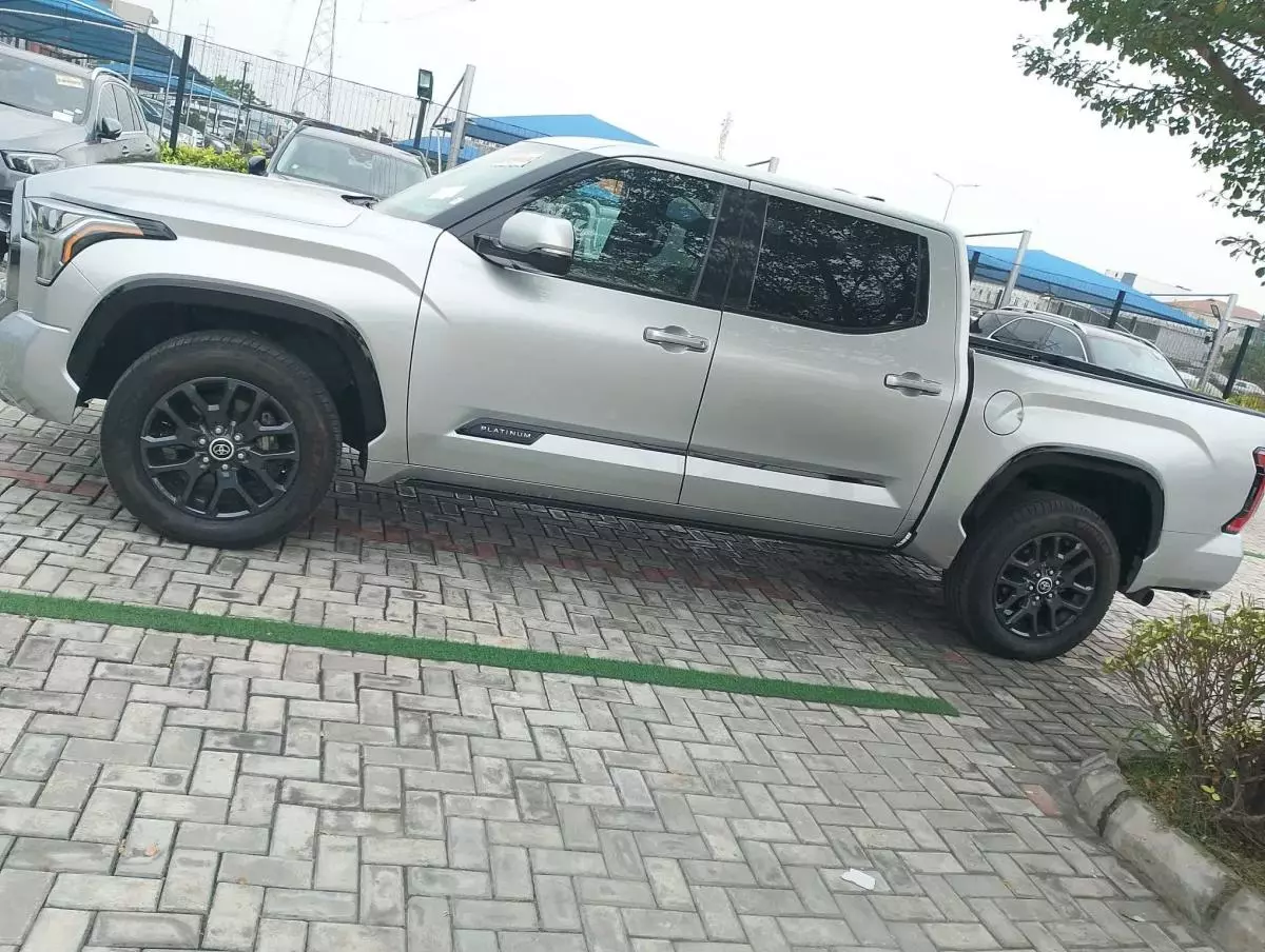 Toyota Tundra   - 2022