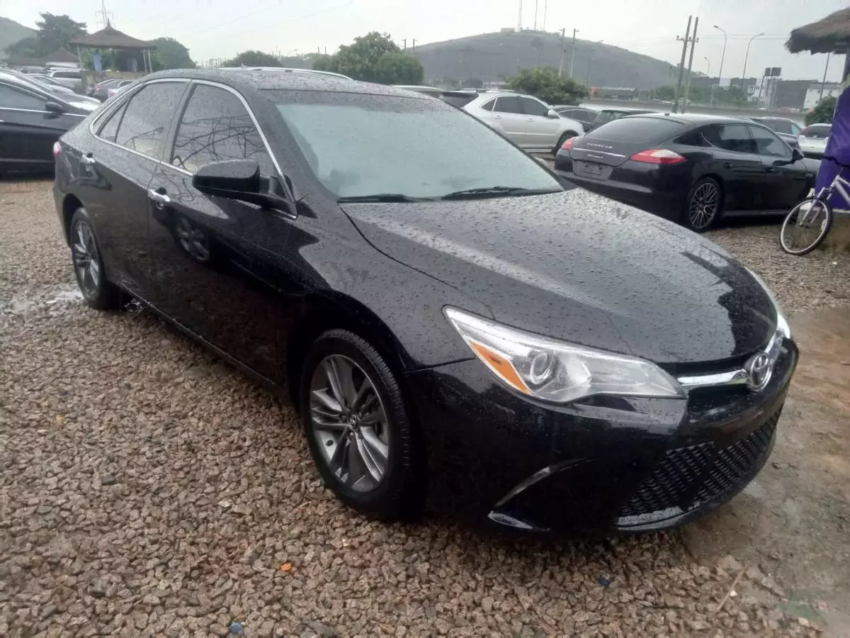 Toyota Camry   - 2016