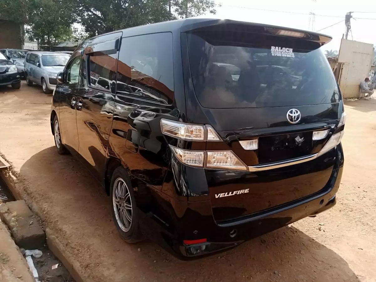 Toyota Vellfire    - 2011