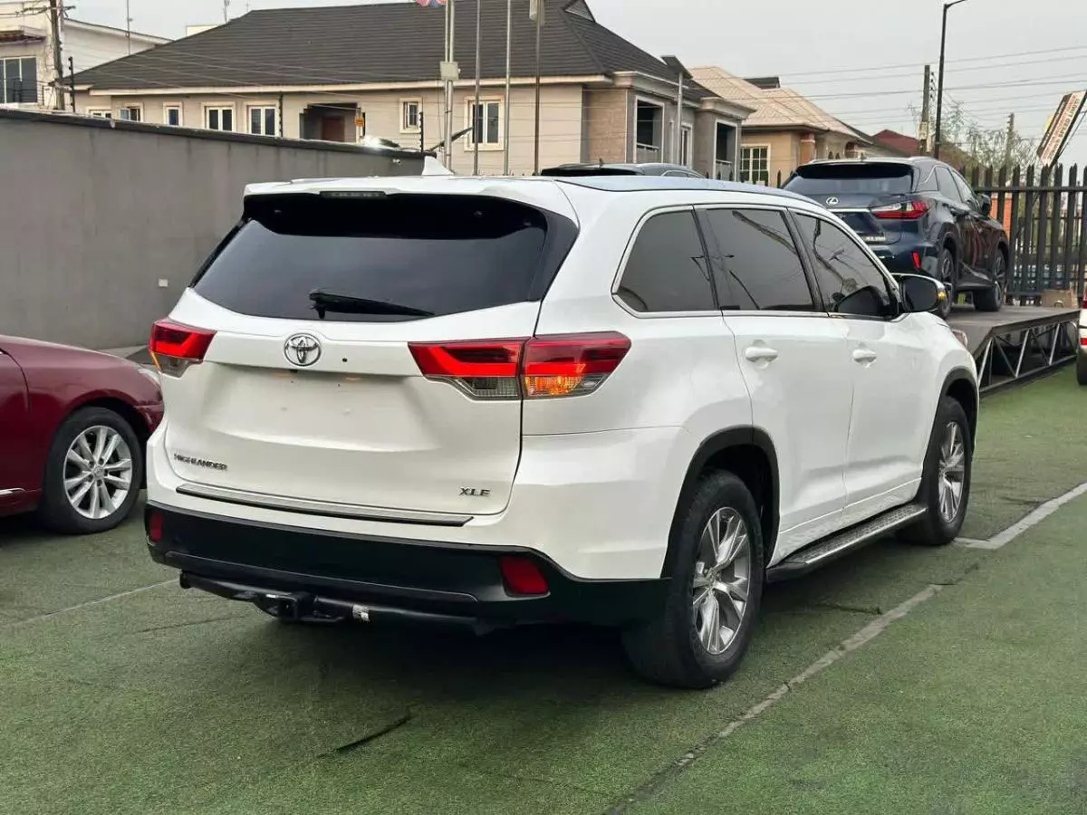 Toyota Highlander   - 2015