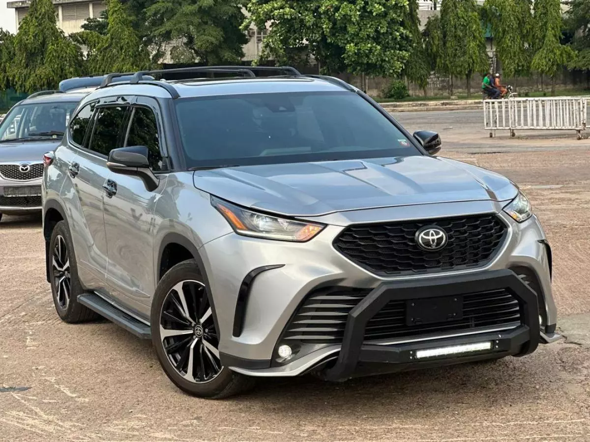 Toyota Highlander   - 2022