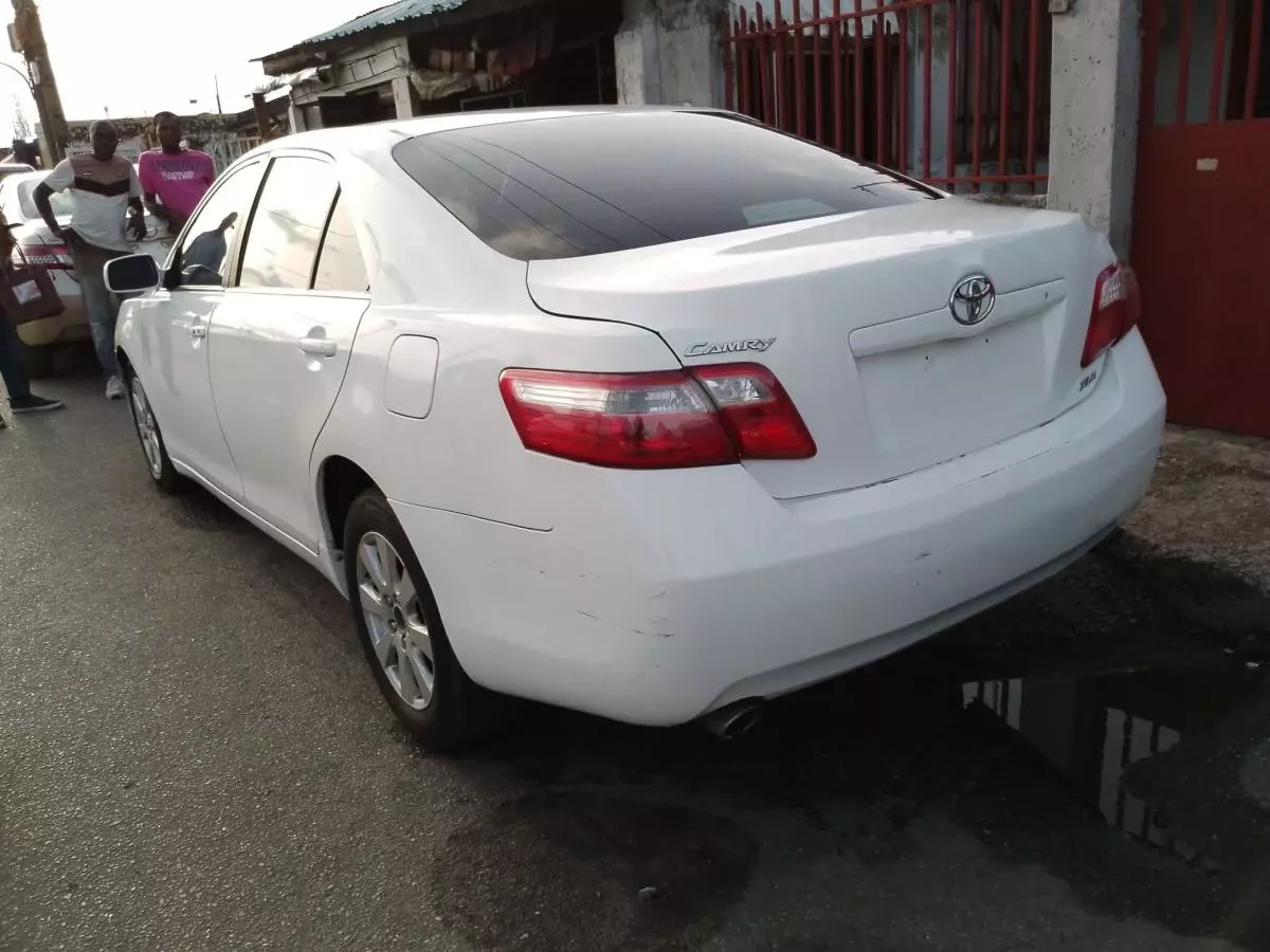 Toyota Camry   - 2009