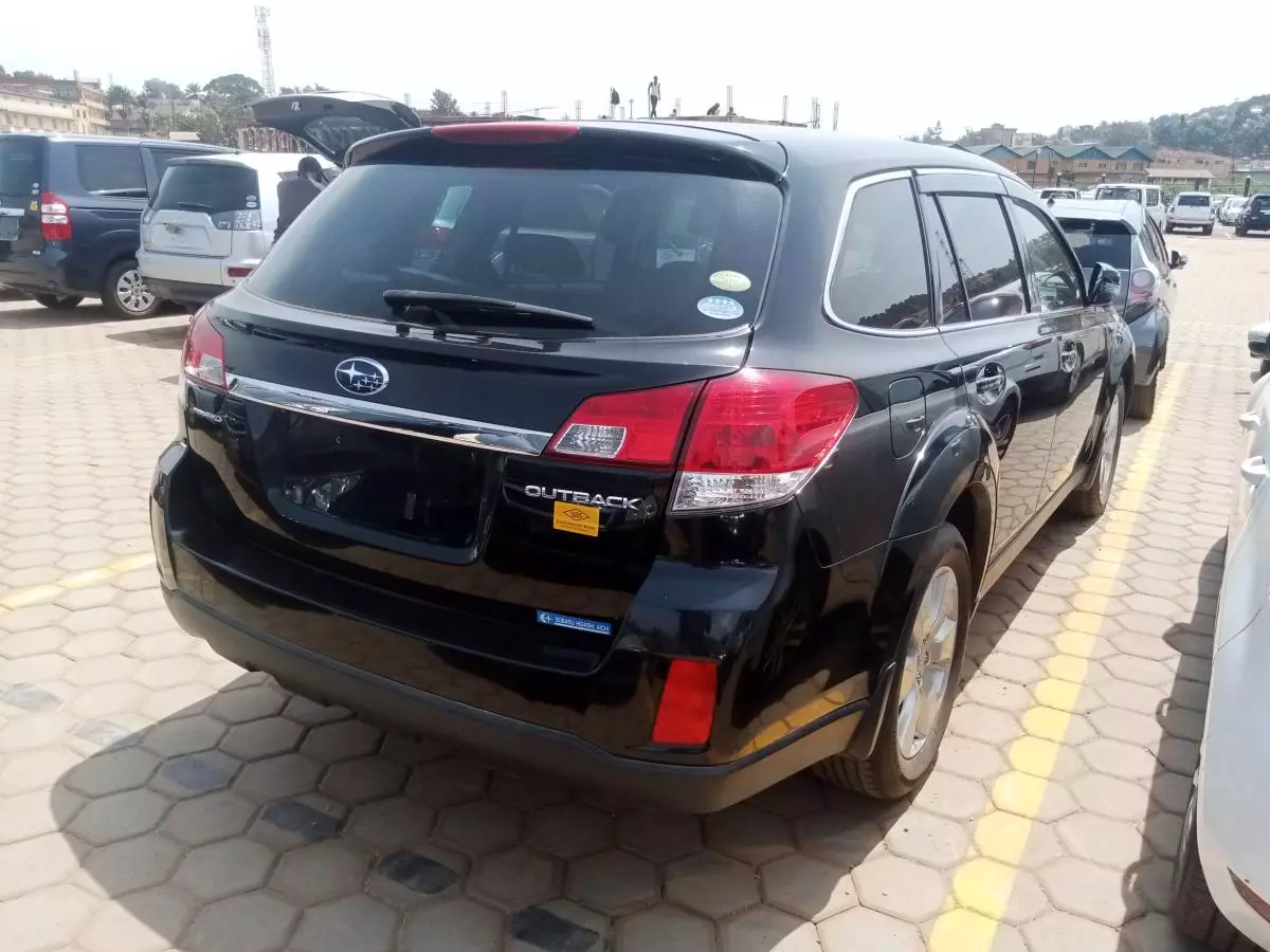 Subaru Outback   - 2011