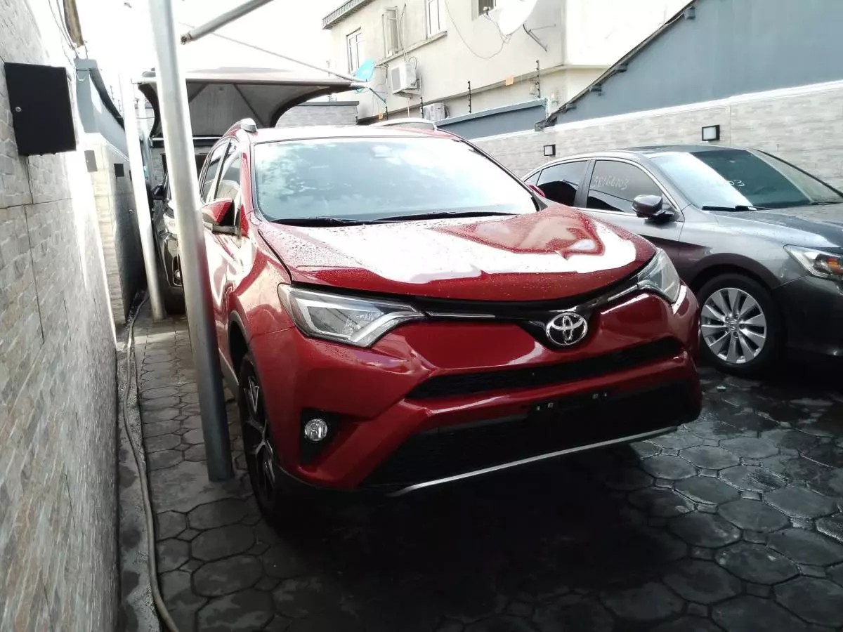 Toyota RAV 4   - 2017