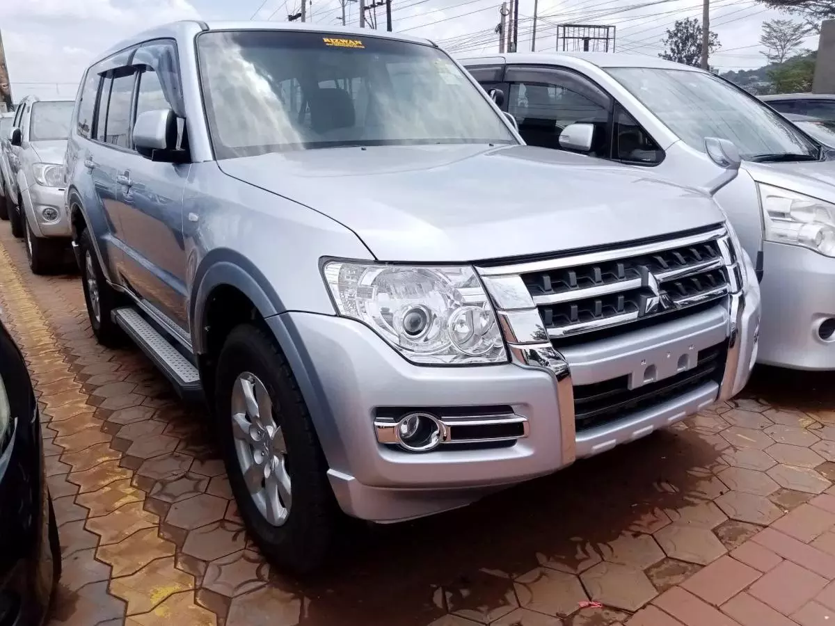 Mitsubishi Pajero   - 2011