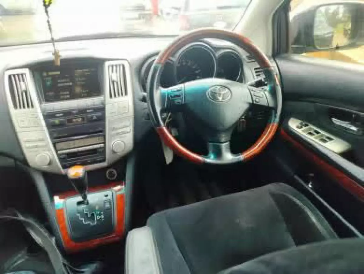 Toyota Harrier   - 2012