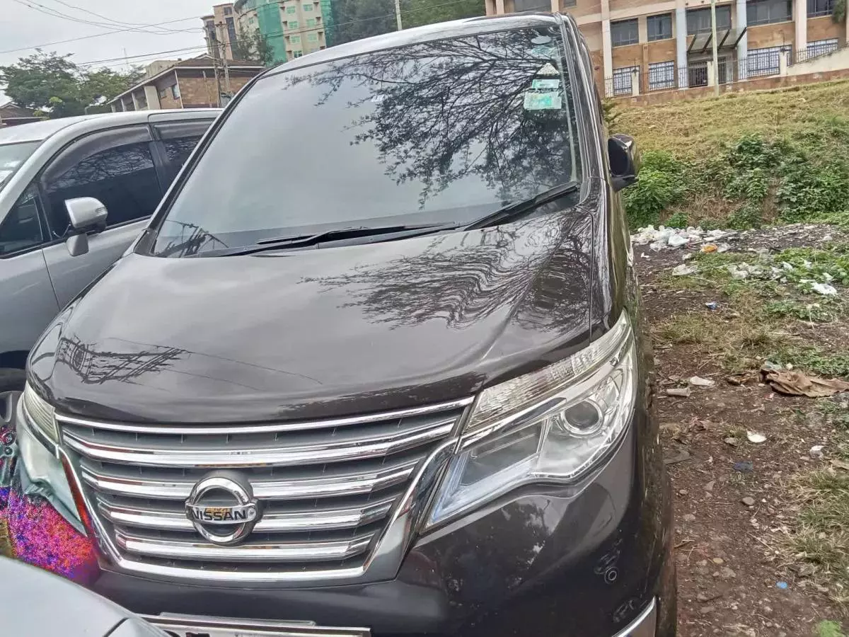 Nissan Serena   - 2013