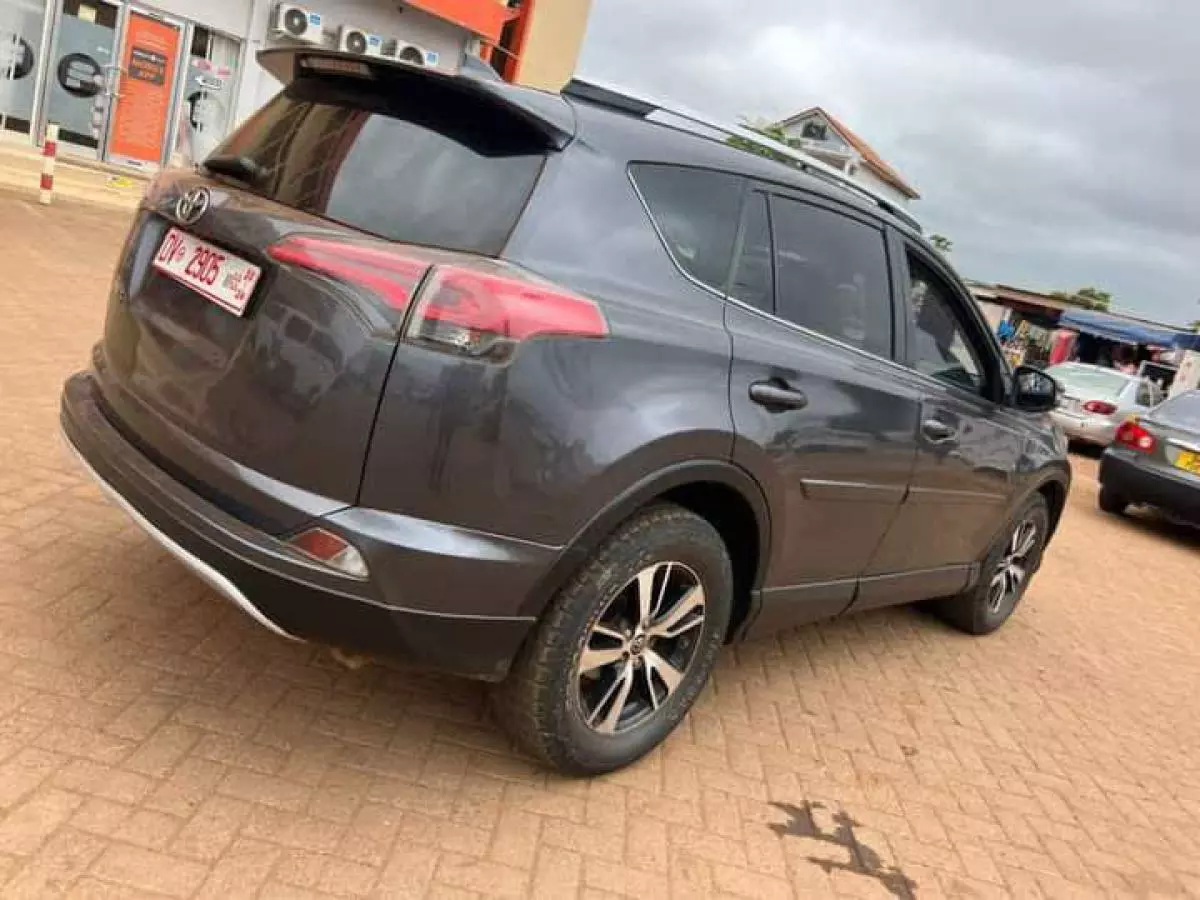 Toyota RAV 4   - 2017