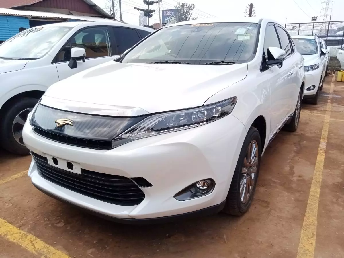 Toyota Harrier   - 2017