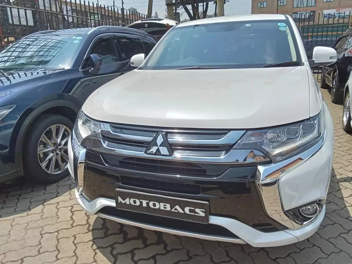 Mitsubishi OUTLANDER   - 2016