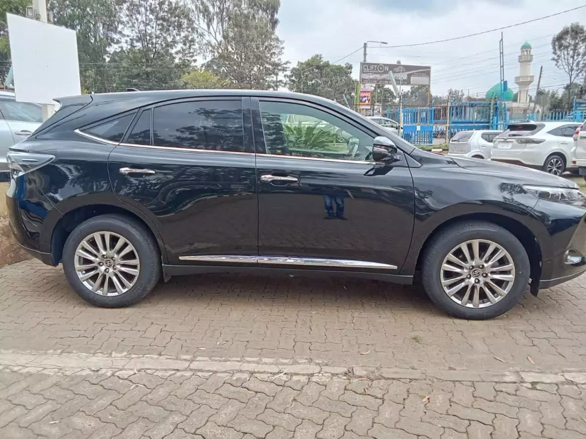 Toyota Harrier   - 2016