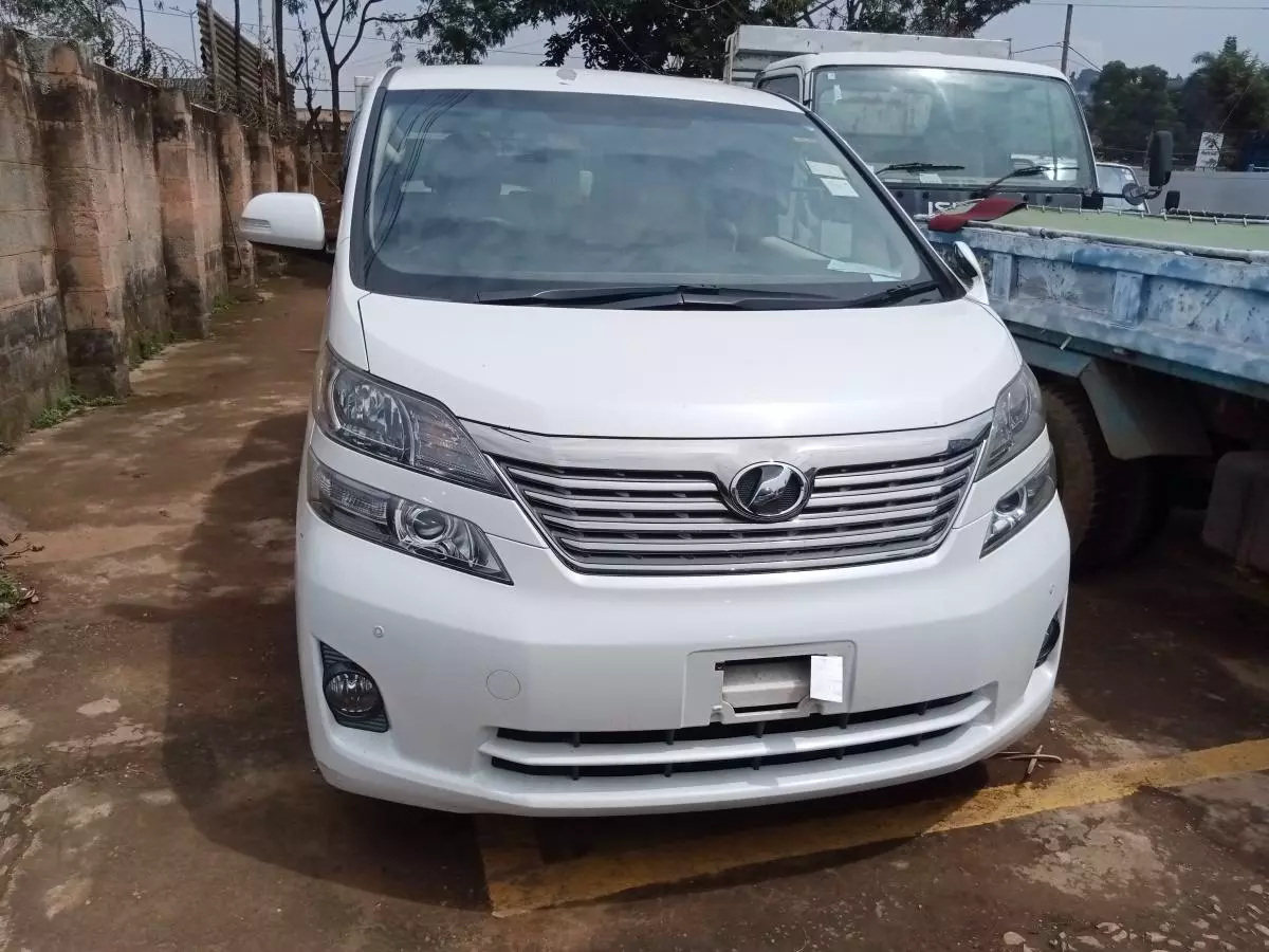 Toyota Vellfire    - 2009