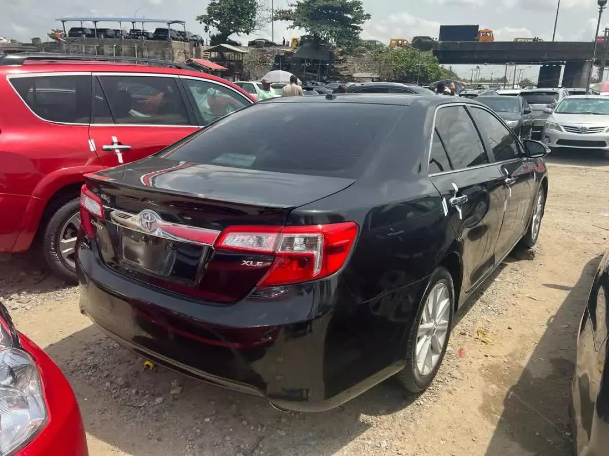 Toyota Camry   - 2012