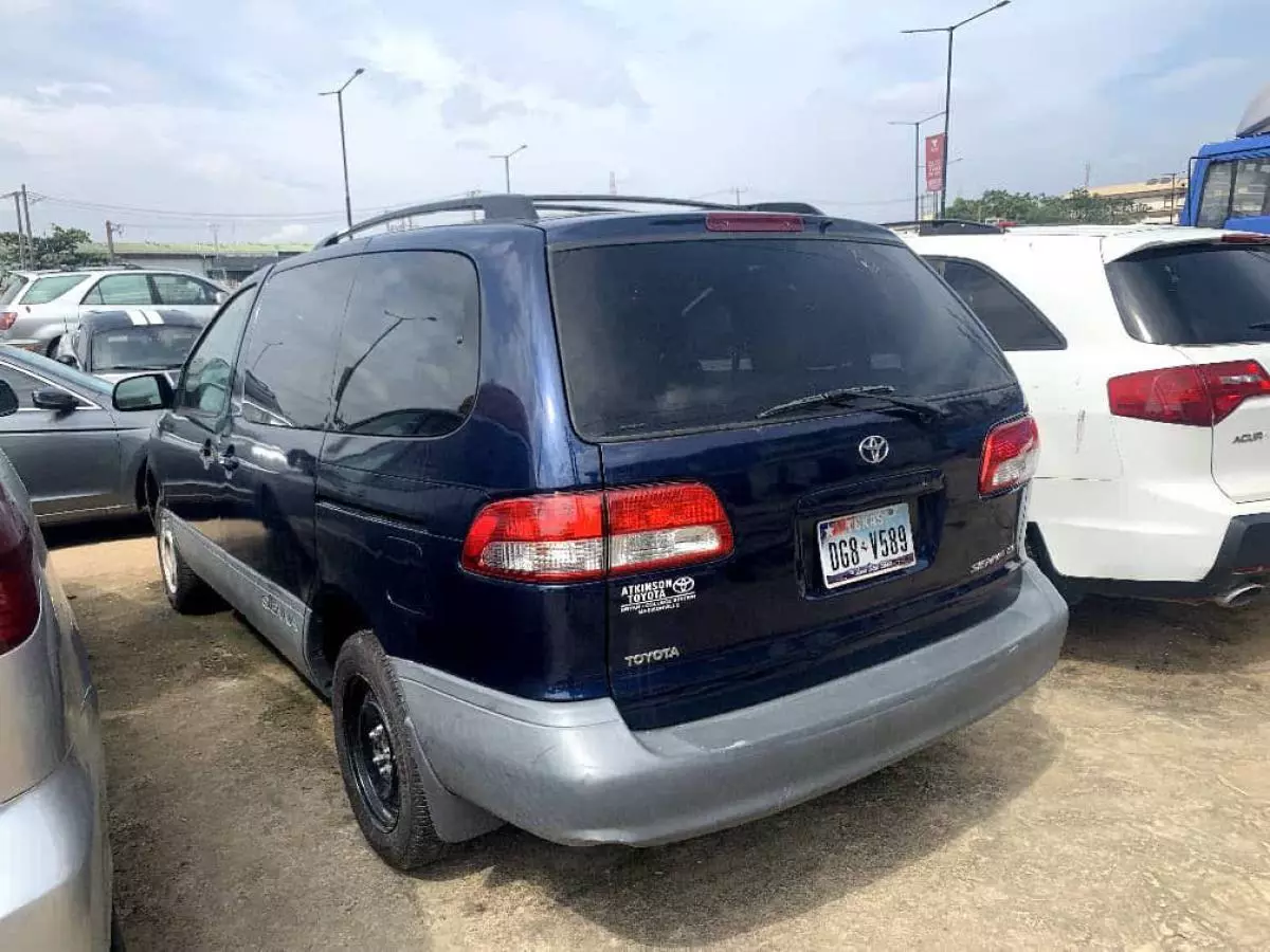 Toyota Sienna   - 2002