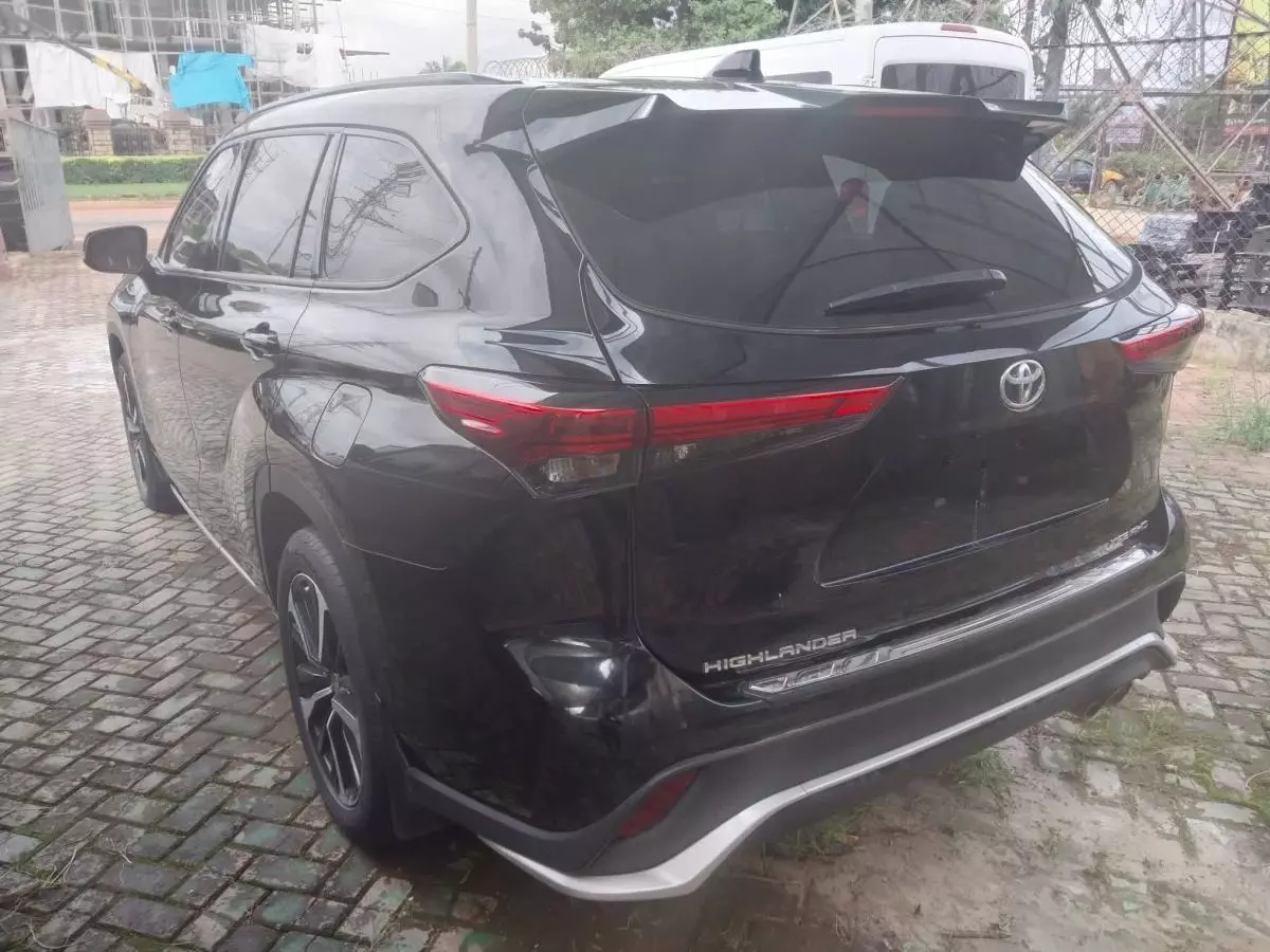 Toyota Highlander   - 2021