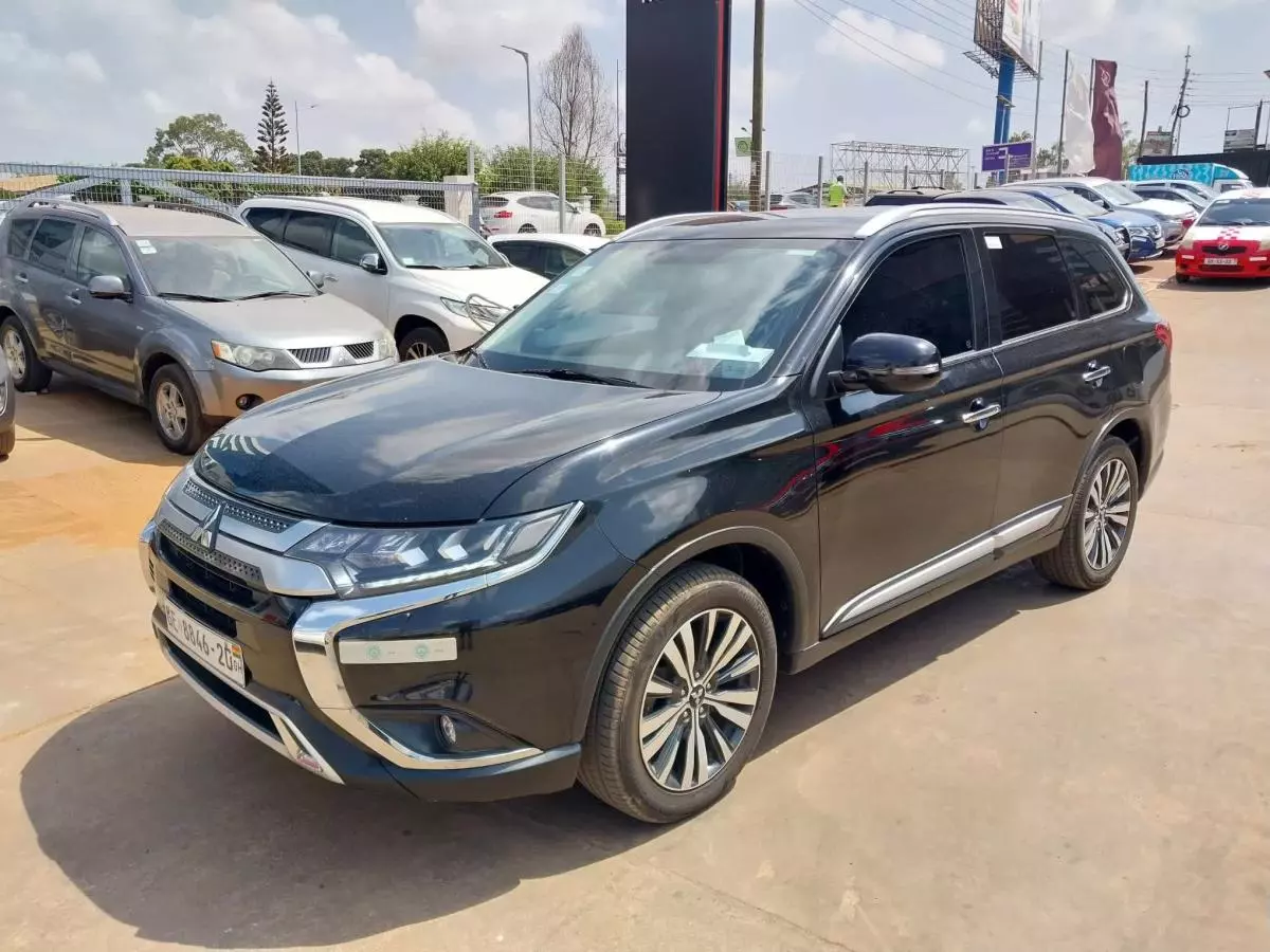 Mitsubishi OUTLANDER   - 2020