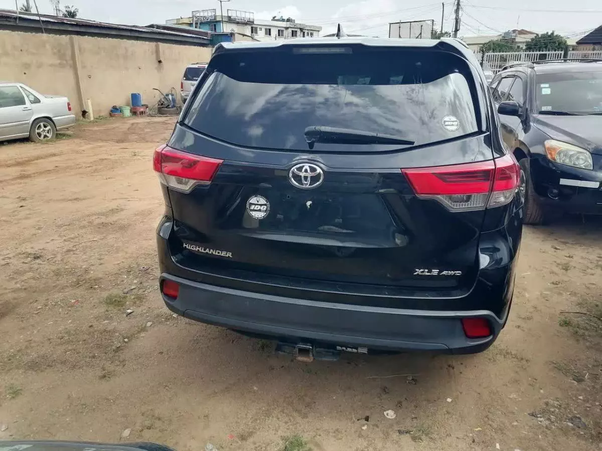 Toyota Highlander   - 2017