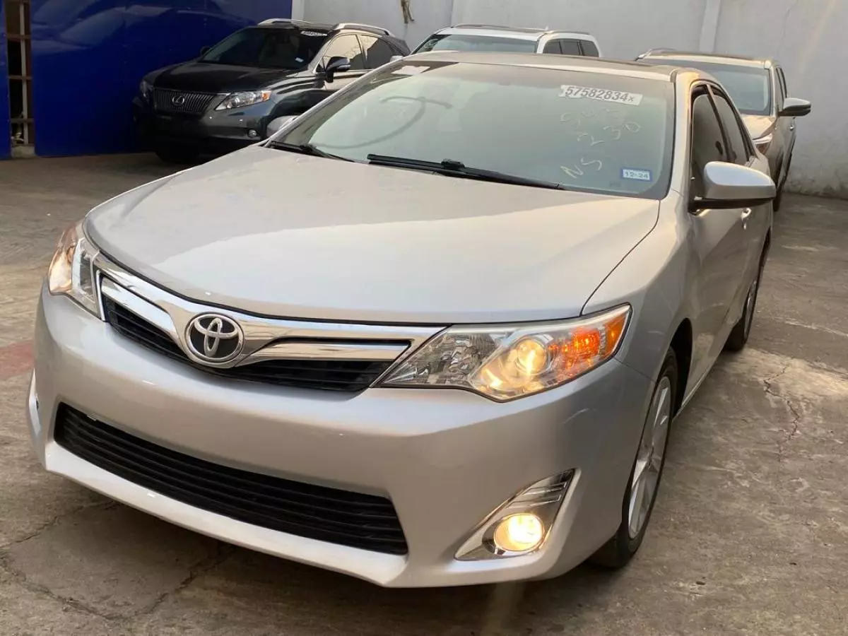 Toyota Camry   - 2014