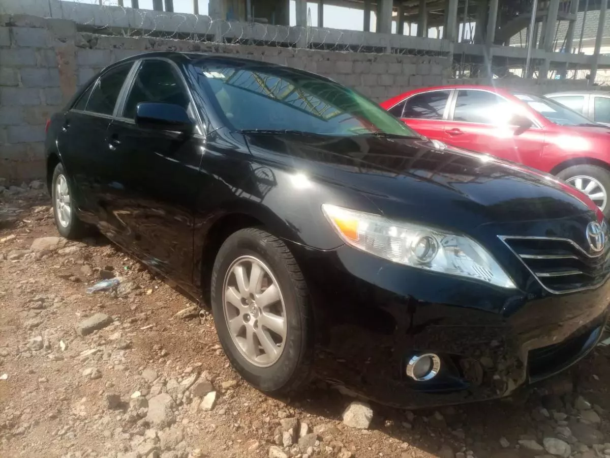 Toyota Camry - 2010