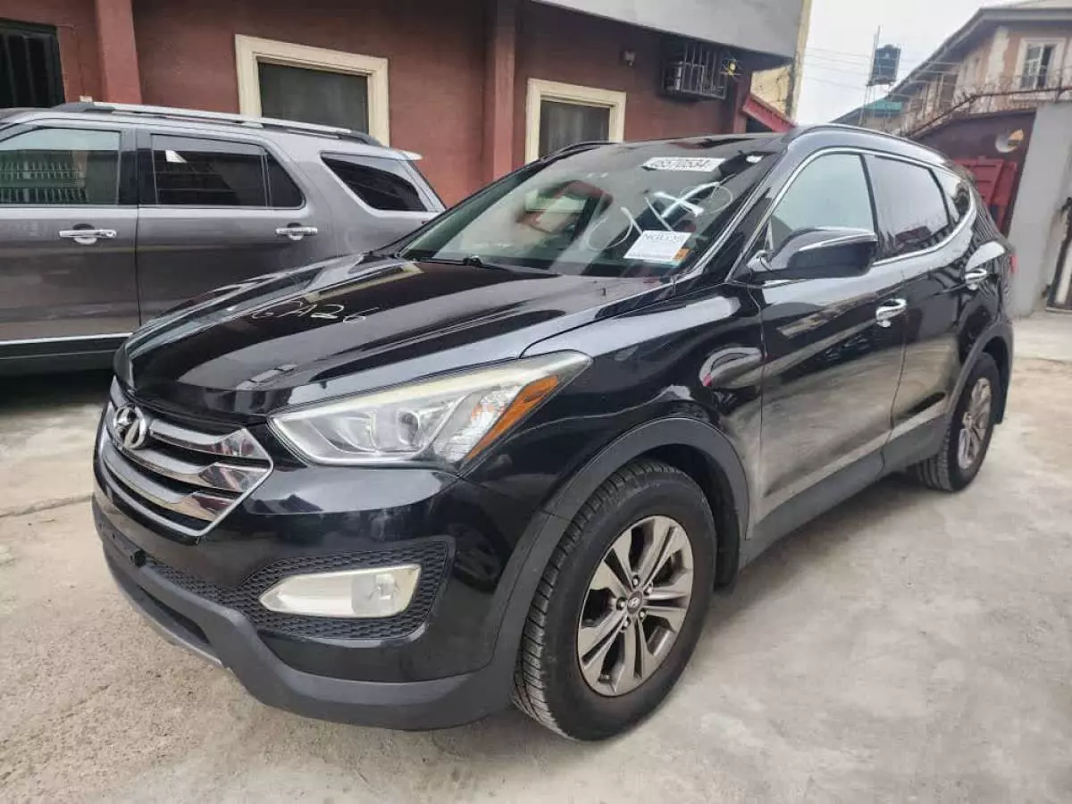 Hyundai Santa Fe   - 2015