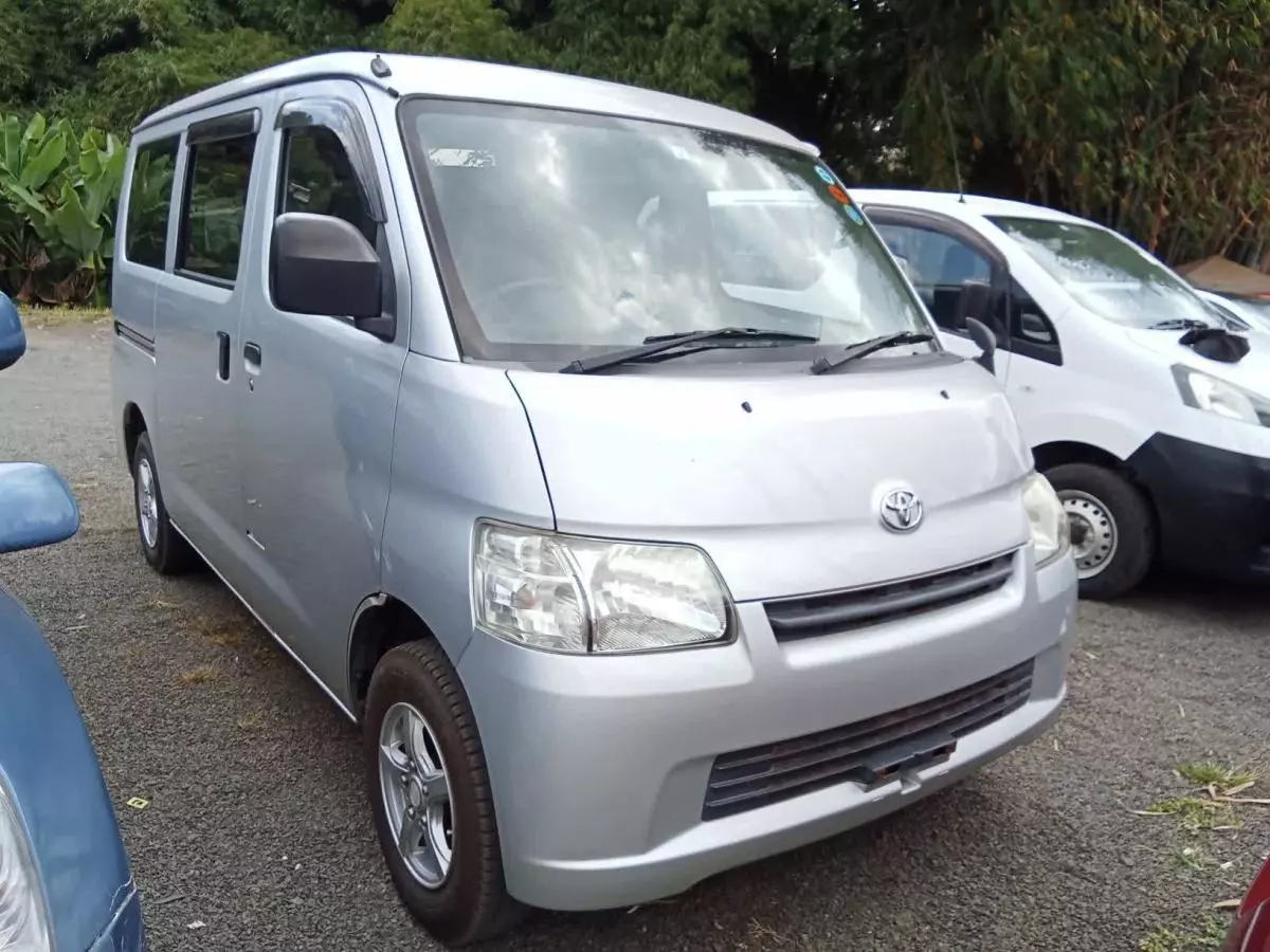 Toyota Town Ace   - 2016