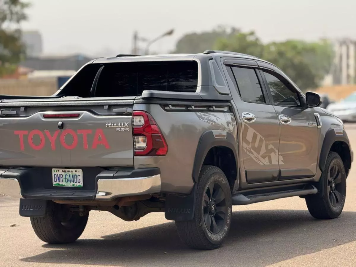 Toyota Hilux   - 2016